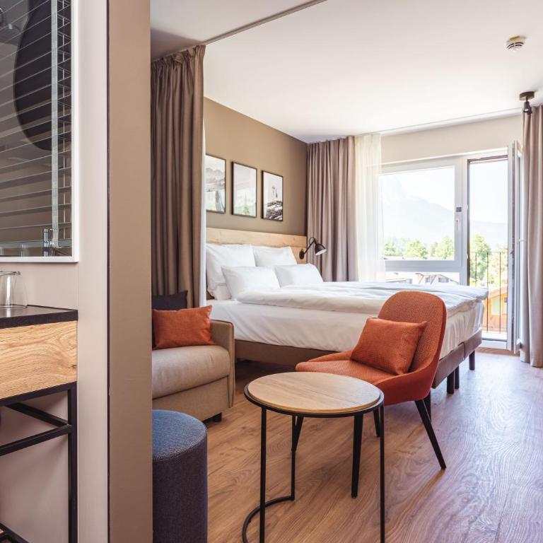 aja Garmisch-Partenkirchen - Doppelzimmer Komfort mit Bergblick - 4