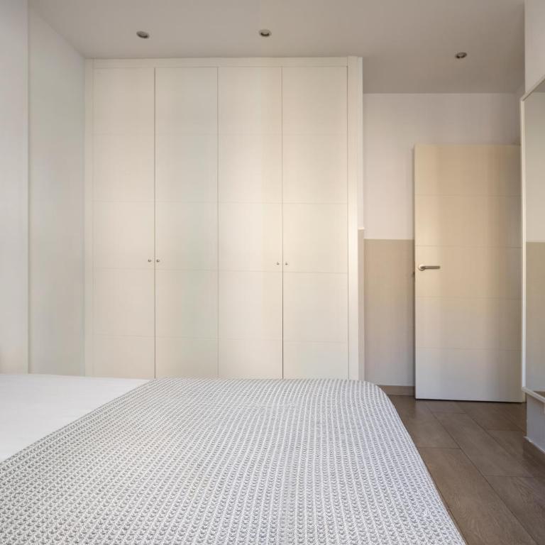 Feelathome Plaza Apartments - Two-Bedroom Apartment - 10
