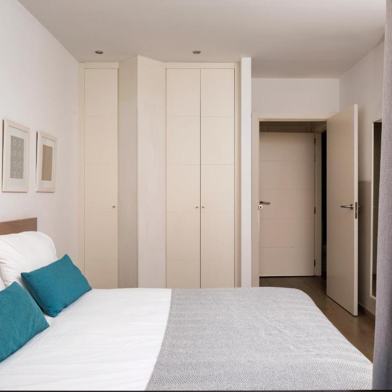 Feelathome Plaza Apartments - Two-Bedroom Apartment - 12