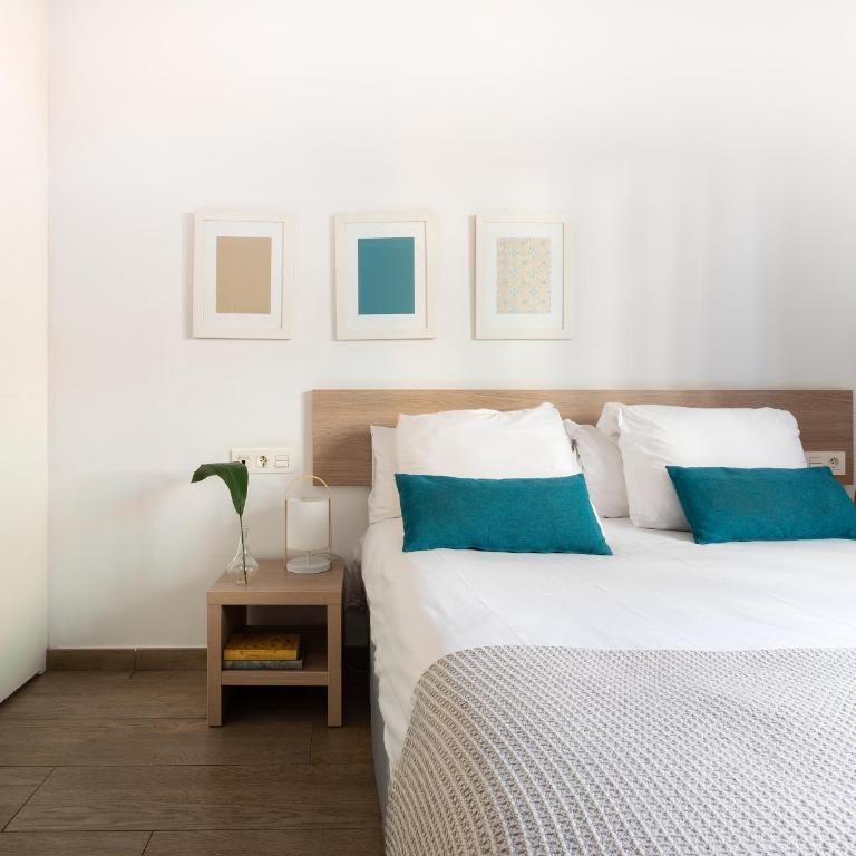 Feelathome Plaza Apartments - Two-Bedroom Apartment - 5