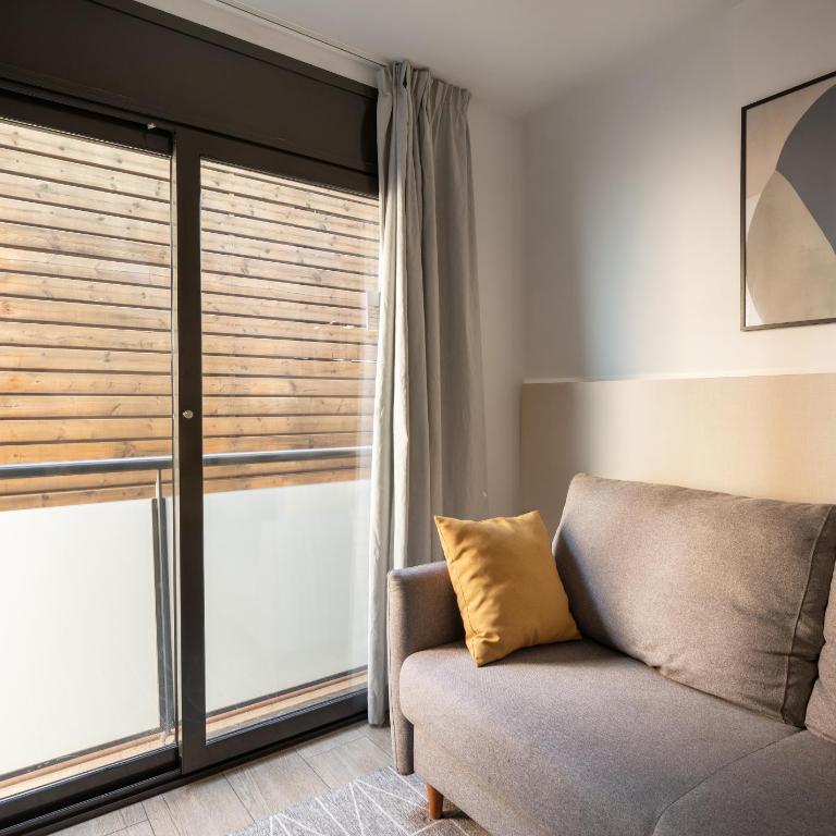 Feelathome Plaza Apartments - Two-Bedroom Apartment - 2