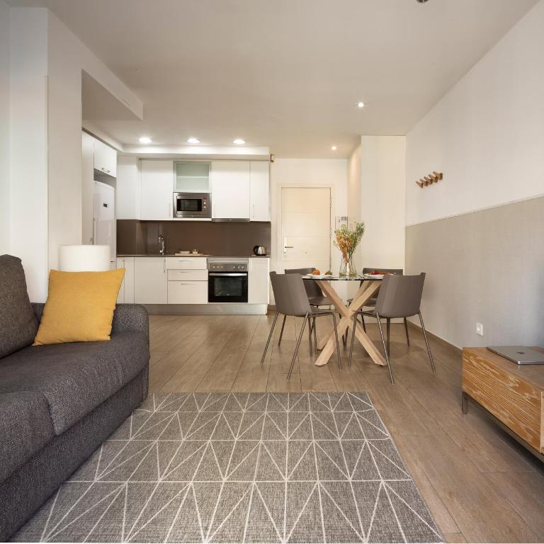 Feelathome Plaza Apartments - Two-Double Bedroom Apartment - 7