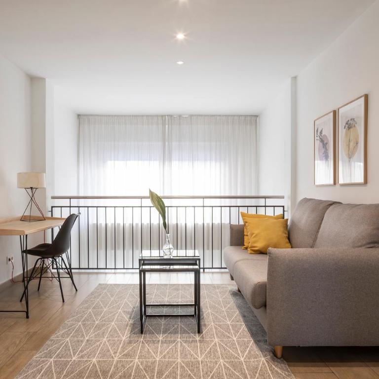 Feelathome Plaza Apartments - Duplex Apartment - 3
