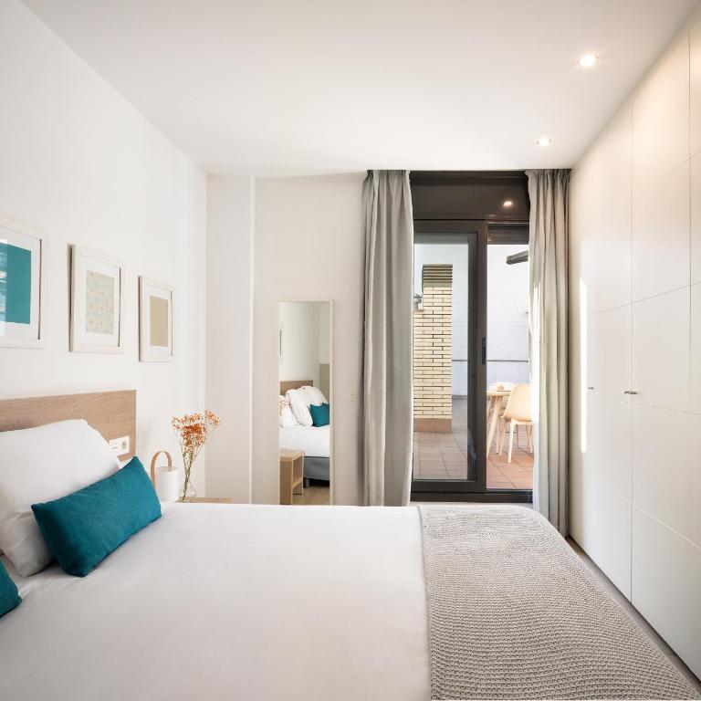 Feelathome Plaza Apartments - One-Bedroom Apartment with Terrace - 7