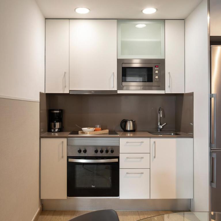 Feelathome Plaza Apartments - One-Bedroom Apartment - 7