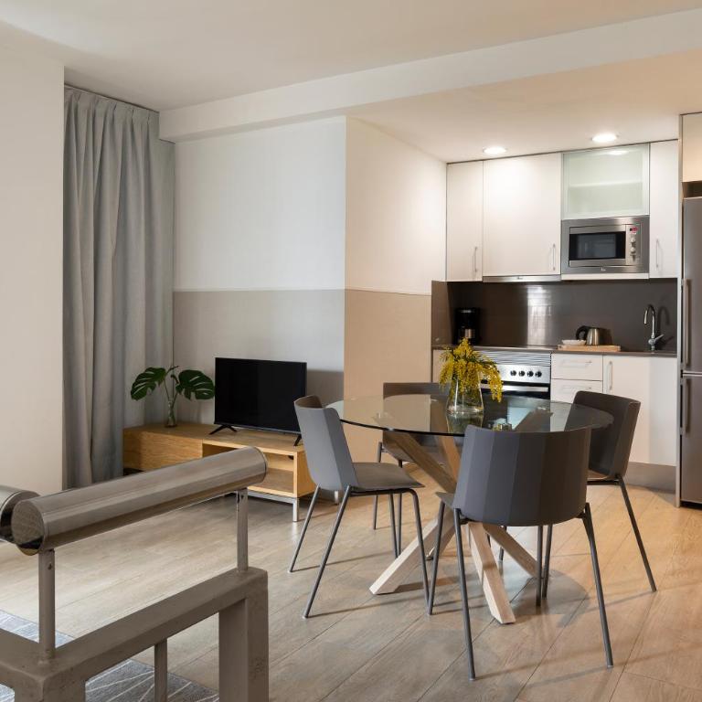 Feelathome Plaza Apartments - One-Bedroom Apartment - 8