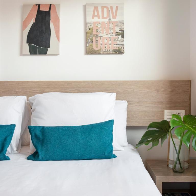 Feelathome Plaza Apartments - One-Bedroom Apartment - 6