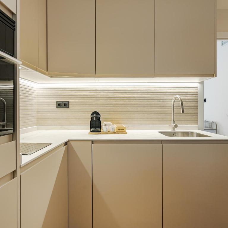 Numancia Apartments by Olala Homes - Three-Bedroom Apartment - 7