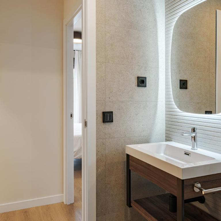 Numancia Apartments by Olala Homes - Three-Bedroom Apartment - 8