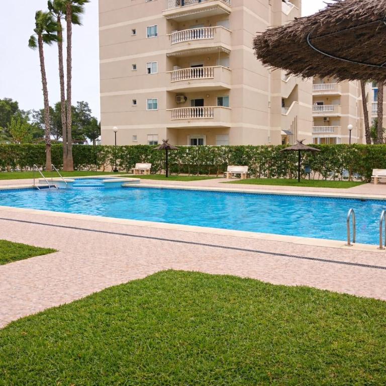 Apartamento con piscina, terraza y vistas al mar en Arenales del Sol - Apartamento - 4
