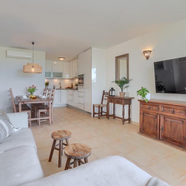 Casa del Sol - Two-Bedroom Family Apartment - 20