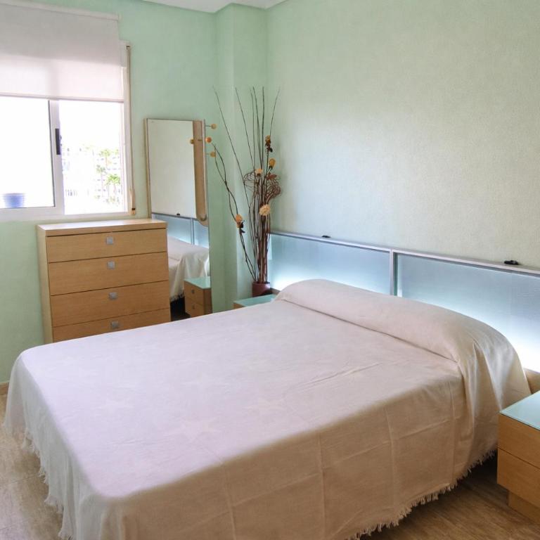 Apartamento con piscina, terraza y vistas al mar en Arenales del Sol - Apartamento - 6