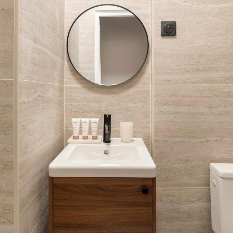 Renovated property near the Louvre - Appartement - 16