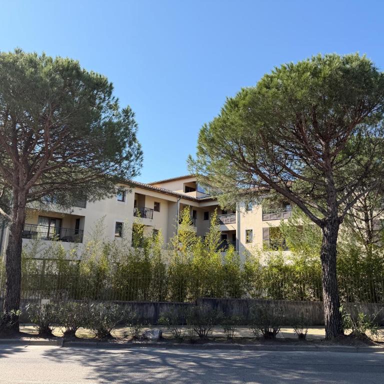 Superbe appartement à Uzès avec place de parking - Appartement 2 Chambres - 25