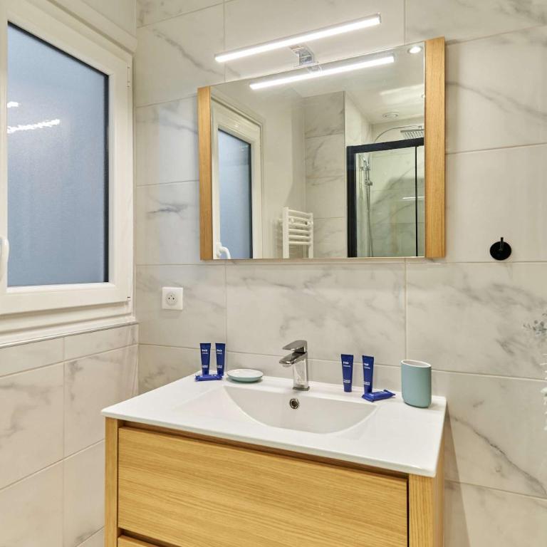 Modern Apartment Champs Elysees Trocadero - One-Bedroom Apartment - 13