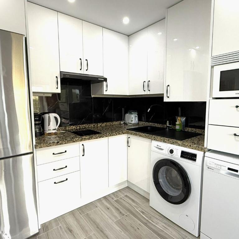 Apartamento de playa con piscina - One-Bedroom Apartment - 13
