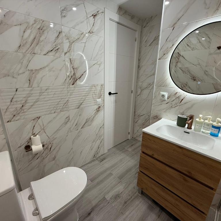 Apartamento de playa con piscina - One-Bedroom Apartment - 7
