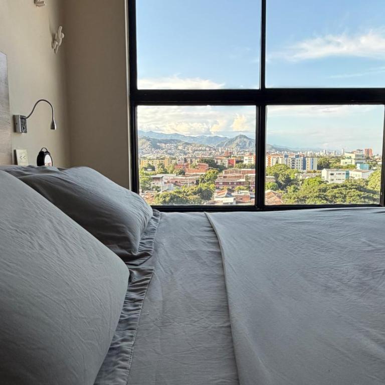 Mejor vista panorámica ubicación céntrica al lado de centros comerciales y los mejores restaurantes tenemos hermosa piscina gimnasio y parqueadero gratis - Apartamento de 2 dormitorios - 8