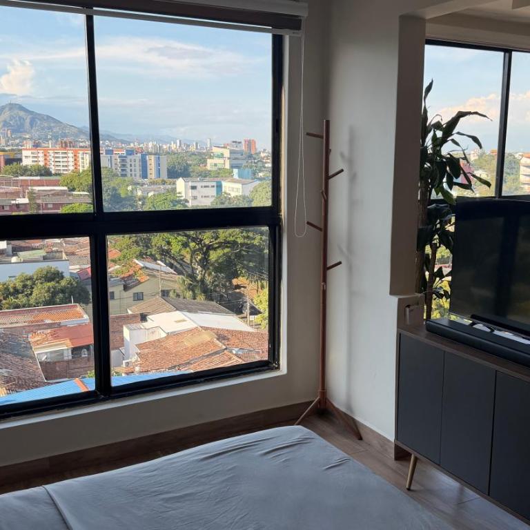 Mejor vista panorámica ubicación céntrica al lado de centros comerciales y los mejores restaurantes tenemos hermosa piscina gimnasio y parqueadero gratis - Apartamento de 2 dormitorios - 9