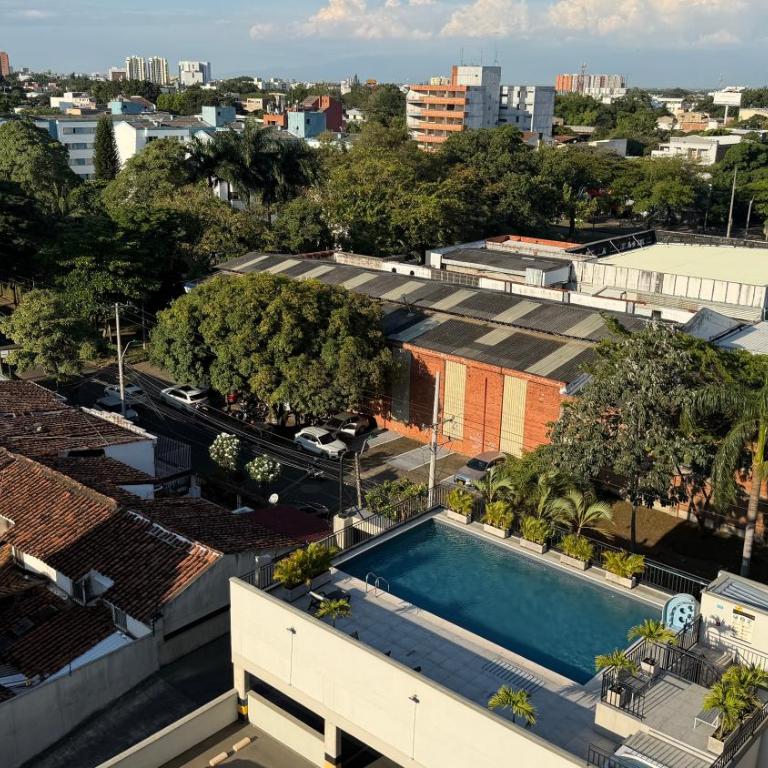 Mejor vista panorámica ubicación céntrica al lado de centros comerciales y los mejores restaurantes tenemos hermosa piscina gimnasio y parqueadero gratis - Apartamento de 2 dormitorios - 11