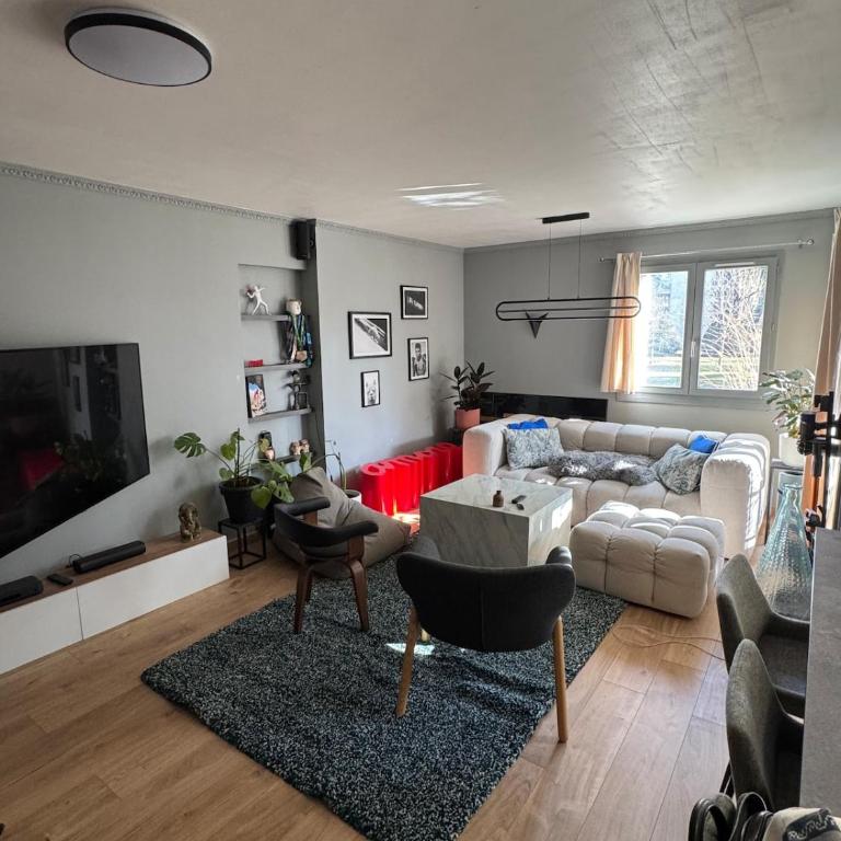 Joli appartement avec terrasse et à deux pas du lac - Two-Bedroom Apartment - 1