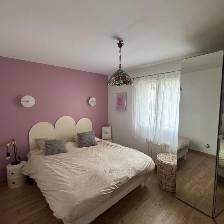 Joli appartement avec terrasse et à deux pas du lac - Two-Bedroom Apartment - 4