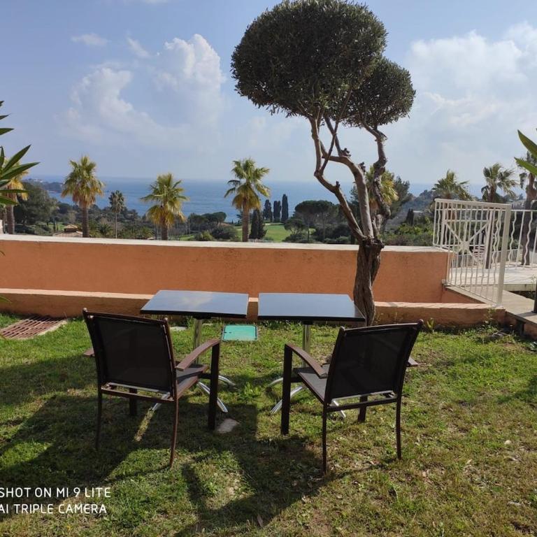 Saint-Raphael Cap Esterel Vue Mer Air-con 4 to 5 pers XWQ3 - Apartment mit Meerblick - 4