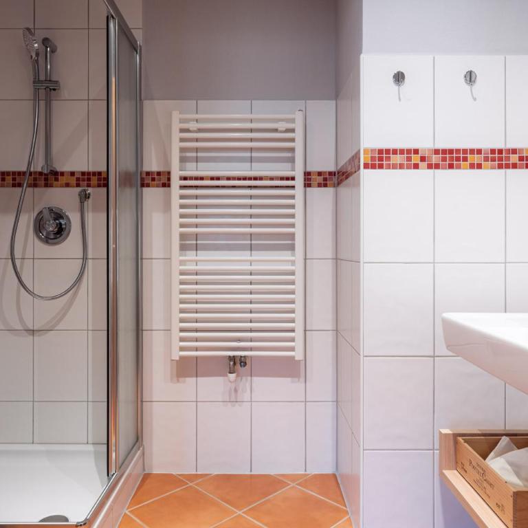 Julius Appartements & Zimmer - Apartment mit 2 Schlafzimmern und Balkon - 34