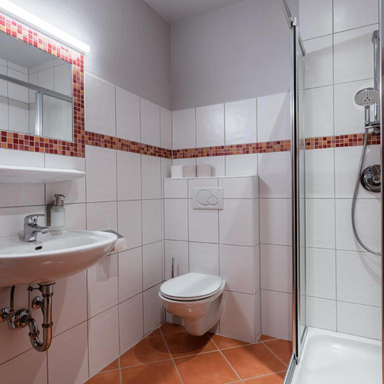 Julius Appartements & Zimmer - Apartment mit 2 Schlafzimmern und Balkon - 33