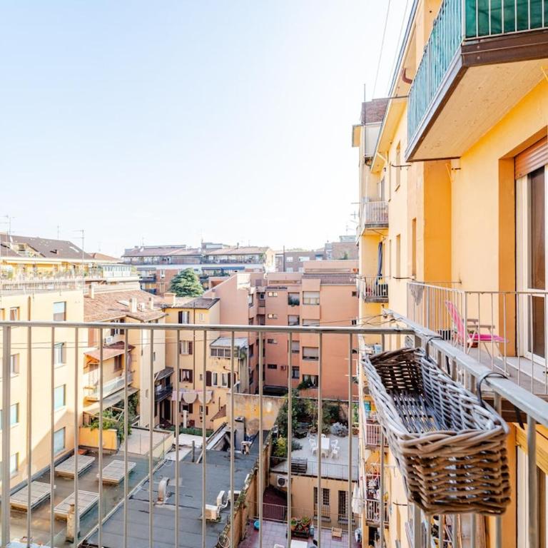 Deluxe Station Stay 2 Balconies - Two-Bedroom Apartment with City View - 4