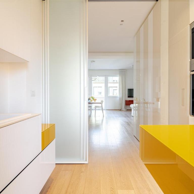 Deluxe Station Stay 2 Balconies - Two-Bedroom Apartment with City View - 15