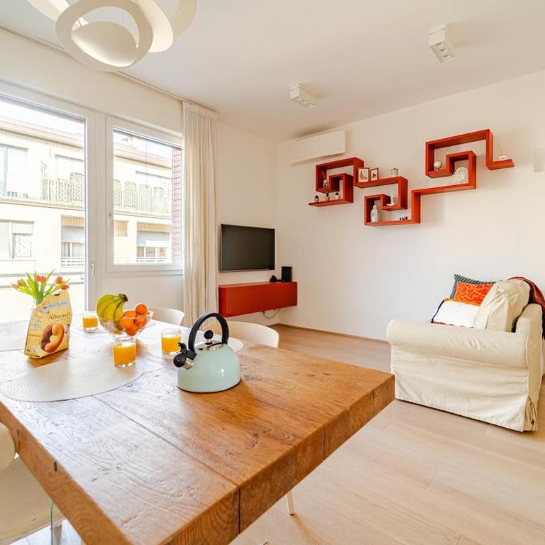Deluxe Station Stay 2 Balconies - Two-Bedroom Apartment with City View - 22