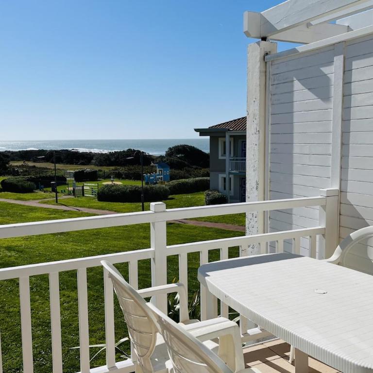 Light&Sea - 2-4 people - Pool access & sea view - Appartamento con 1 Camera da Letto, Balcone e Vista Mare - 3