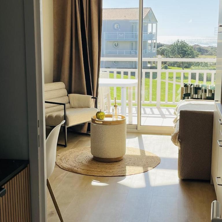 Light&Sea - 2-4 people - Pool access & sea view - Appartamento con 1 Camera da Letto, Balcone e Vista Mare - 18