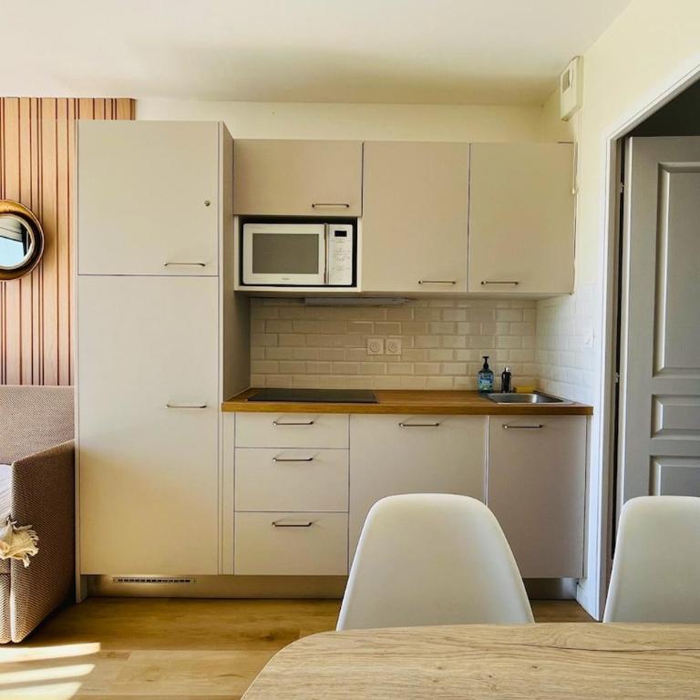 Light&Sea - 2-4 people - Pool access & sea view - Appartamento con 1 Camera da Letto, Balcone e Vista Mare - 21