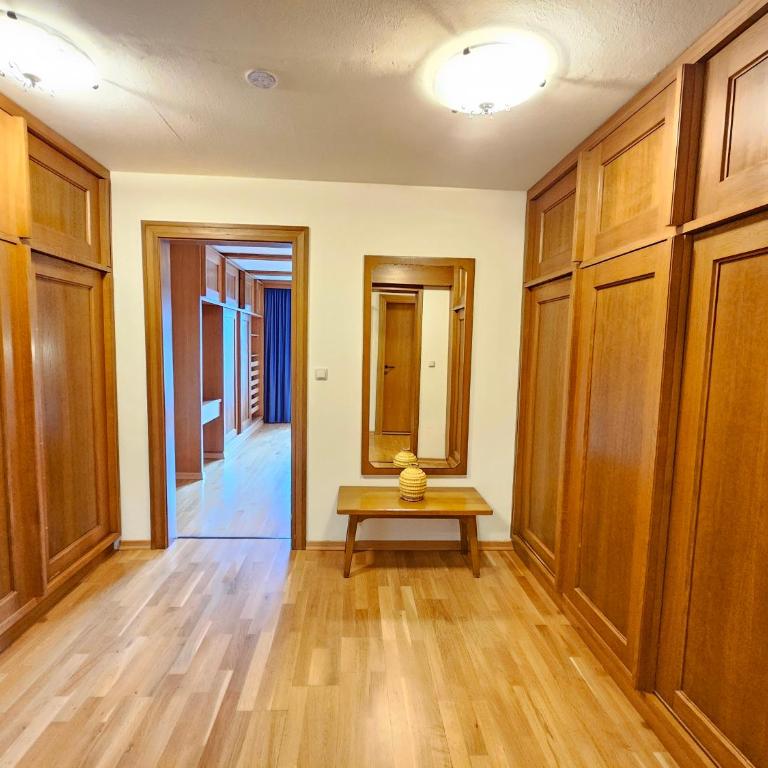 Alpenlandhof - Apartment mit 1 Schlafzimmer, Balkon und Bergblick - 3
