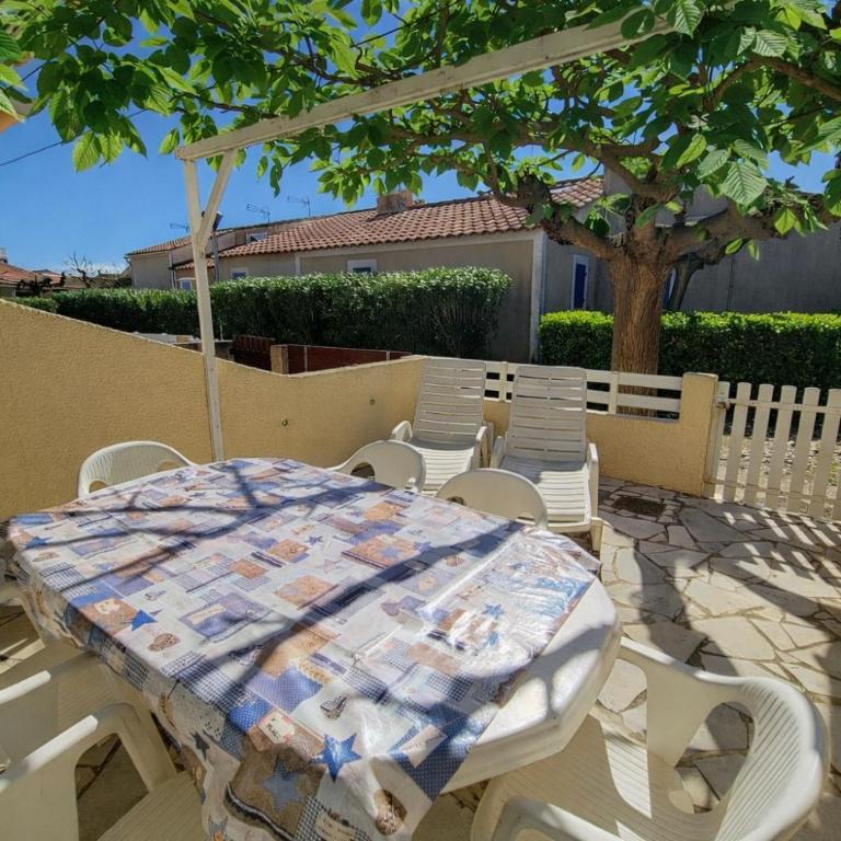 Maison de vacances climatisé que sejour, résidence securisee MAS DE LA PLAGE, terrasse Sud, 5 couchages -250M DE LA PLAGE -PORTIRAGNES PLAGE LRMP27 - Maison de Vacances - 2