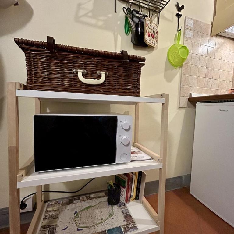 Little Cozy Old Town Lucca with AirC and Wifi - One-Bedroom Apartment - 13