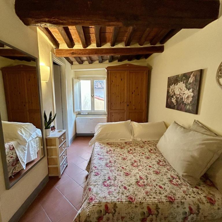 Little Cozy Old Town Lucca with AirC and Wifi - One-Bedroom Apartment - 16