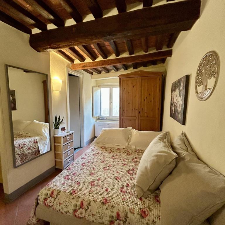 Little Cozy Old Town Lucca with AirC and Wifi - One-Bedroom Apartment - 2