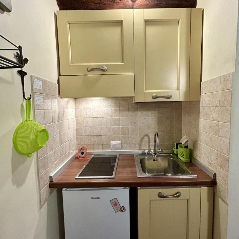 Little Cozy Old Town Lucca with AirC and Wifi - One-Bedroom Apartment - 18