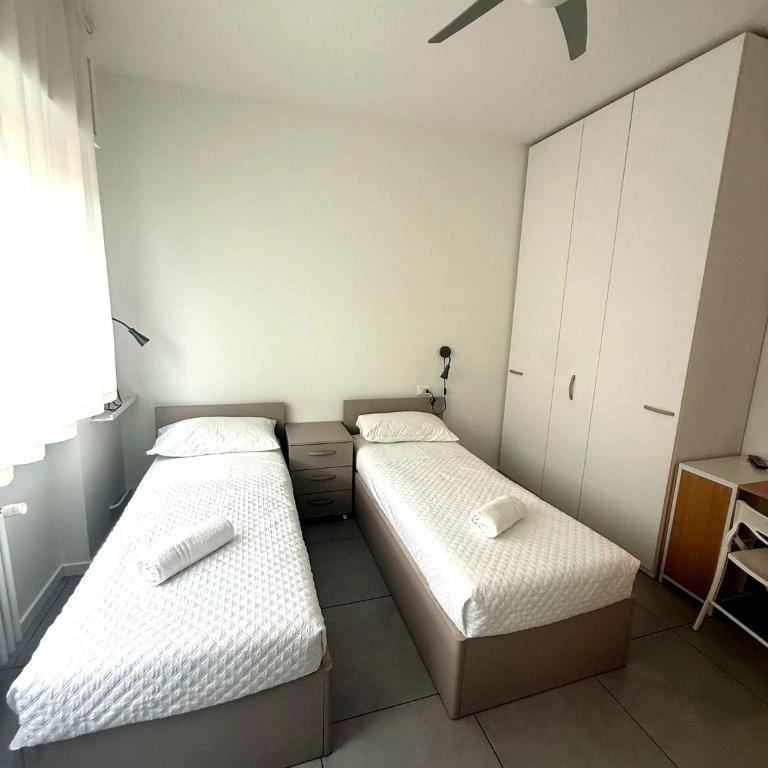 B&B Elisa - Twin Room with Bathroom - 4