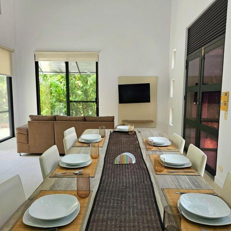 Casa con piscina privada en Lagos del Peñon - Casa de 4 dormitorios - 2