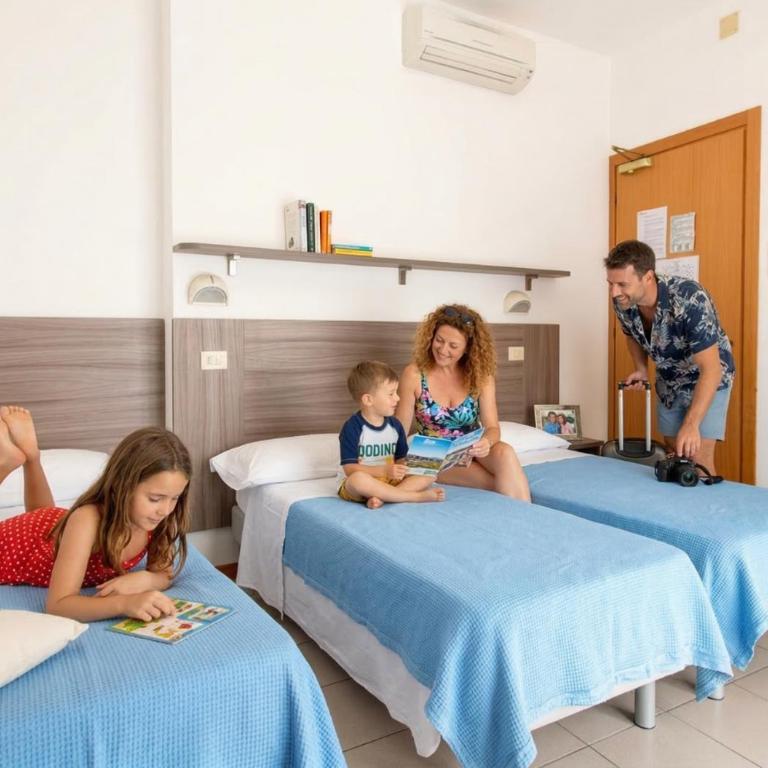Hotel Consul - Family Hotel - Triple Room - 12