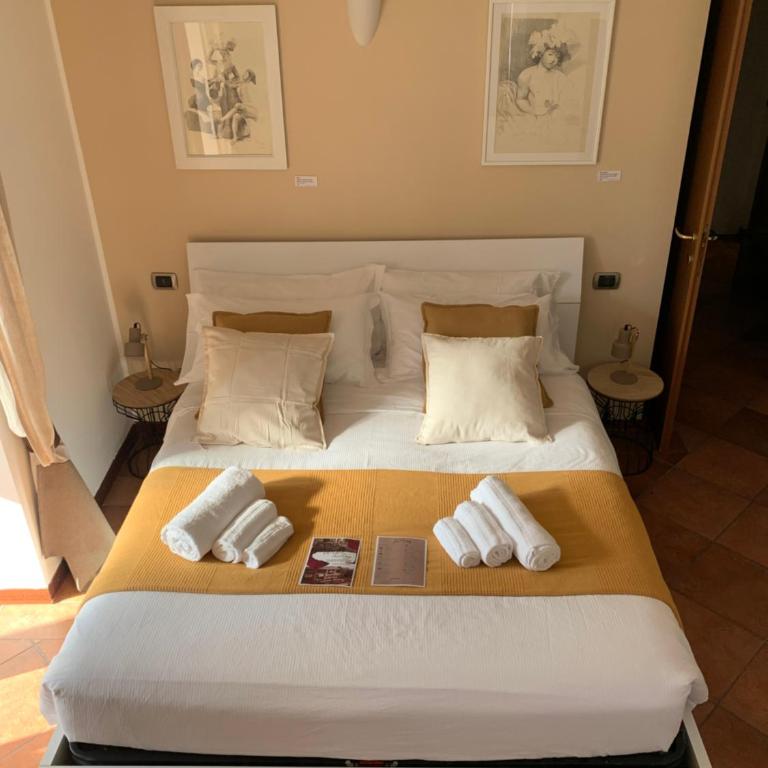 La Villa Como - Double Room with Private Bathroom - 16