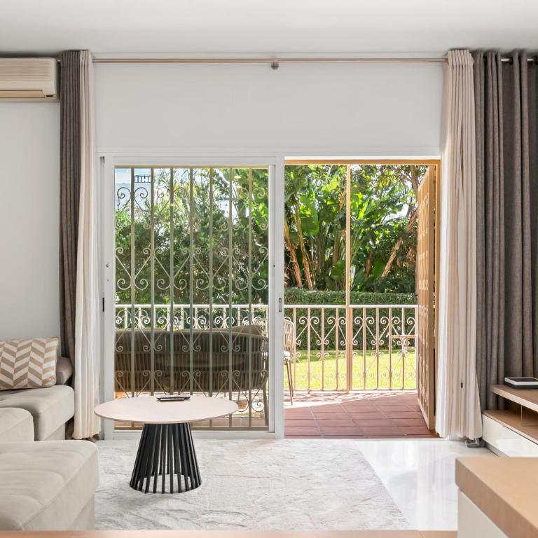 FIRST SEA LINE PUERTO BANUS 2 Bedrooms Apartment in a Private Residential Complex - Apartamento de 2 dormitorios - 3