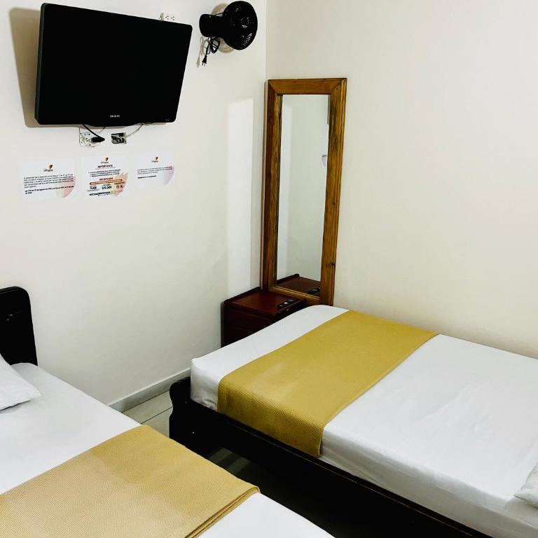 Hotel El Progreso - Económico, Central y Familiar en Armenia - Habitación Doble - 2 camas - 19