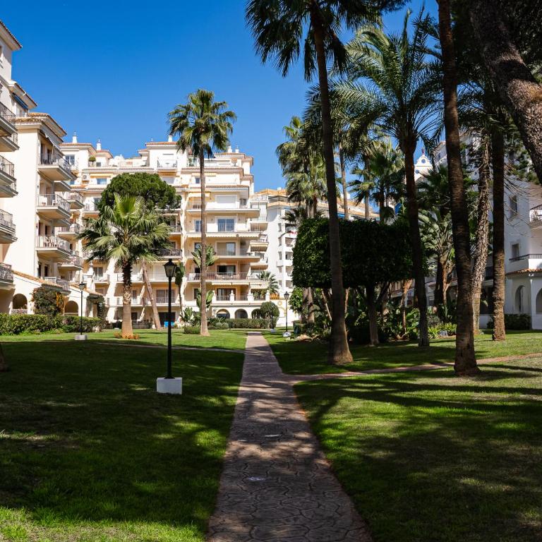 FIRST SEA LINE PUERTO BANUS 2 Bedrooms Apartment in a Private Residential Complex - Apartamento de 2 dormitorios - 20