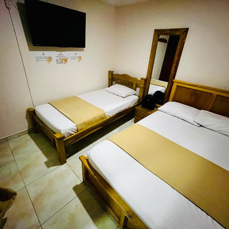 Hotel El Progreso - Económico, Central y Familiar en Armenia - Habitación Doble - 2 camas - 8