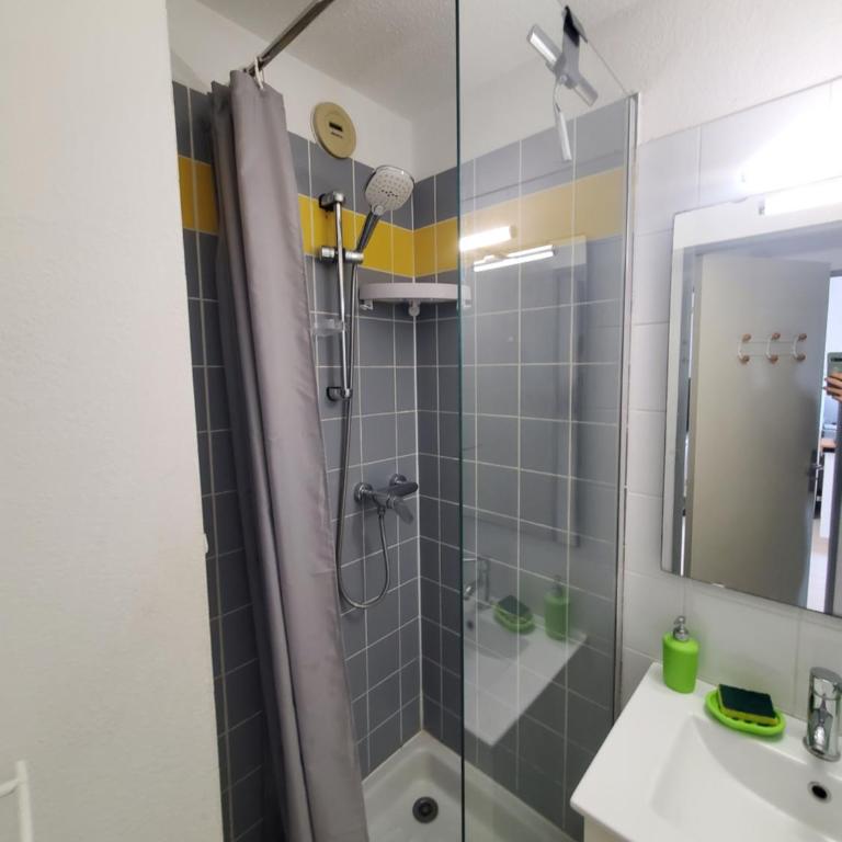 Vittoria Immobilier 3 - REGLEMENT SUR PLACE - chèques vacances acceptés - One-Bedroom Apartment with View - 6
